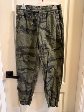 TNA Green and Black Cargo Style Pants with Camouflage Design